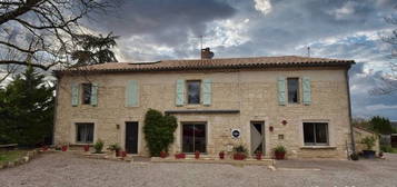 MAGNIFIQUE PROPRIÉTÉ EN PIERRE ENTIEREMENT RÉNOVÉE AVEC CHAMBRES D'HOTES ET ENCLOS POUR CHEVAUX