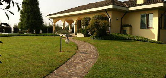 Villa unifamiliare, ottimo stato, 720 m², Ombriano, Sabbioni, San Carlo, Crema