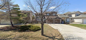 77 Surfside Cres, Winnipeg, MB R3X 1P2