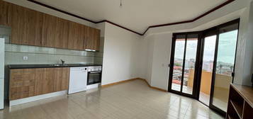 Arrendamento de Apartamento T1  na rua Miguel Torga, 2