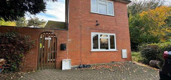 2 bedroom detached house