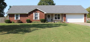 109 S Adams St, Lavaca, AR 72941