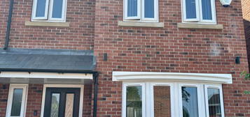 3 bed detached house to rent