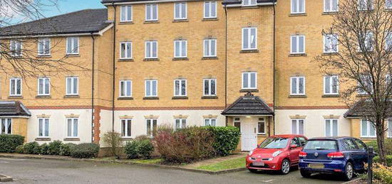 Flat for sale in Bunce Drive, Hambledon Park, Caterham CR3