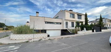 Casa adosada en venta en San Pablo de Los Montes, Burguillos de Toledo