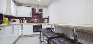 6 bedroom end of terrace house