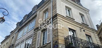 HYPER CENTRE COMPIEGNE - IDEAL INVESTISSEUR !!!  - RARE ! APPARTEMENT de T4 (95 m²) à COMPIEGNE