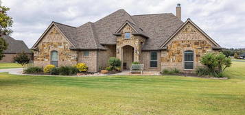 1108 W Scandinavian Ct, Granbury, TX 76048