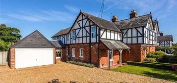 5 bedroom semi-detached house for sale