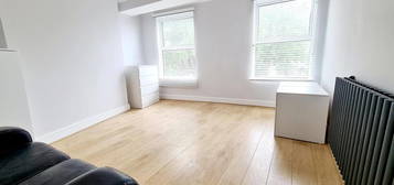 Flat to rent in Grosvenor Avenue, London N5