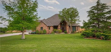 316 W Lakeview Dr, Elk City, OK 73644