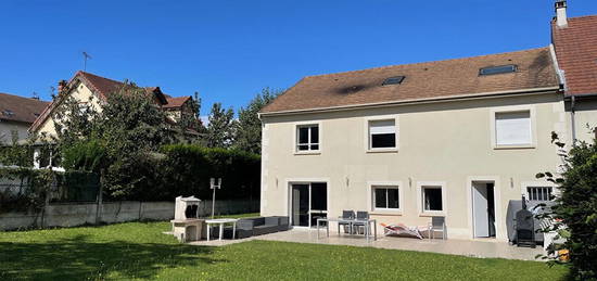 Maison  à vendre, 8 pièces, 5 chambres, 199 m²