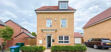 6 bedroom detached house