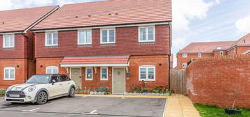 2 bed semi-detached house for sale