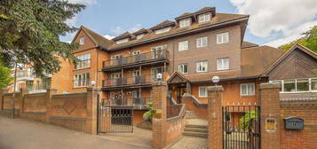 Flat to rent in Wimbledon Hill Road, London SW19