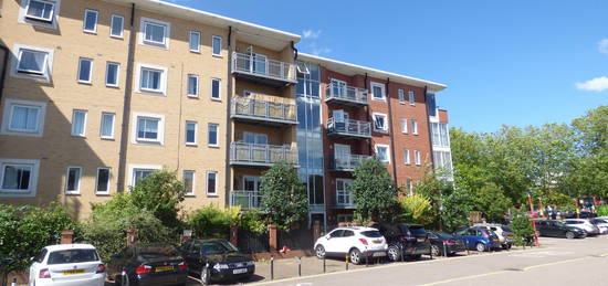 3 bed flat to rent