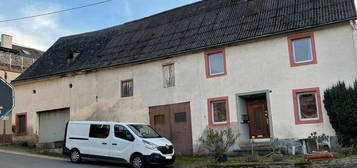 Einfamilienhaus mit Scheune und Garage