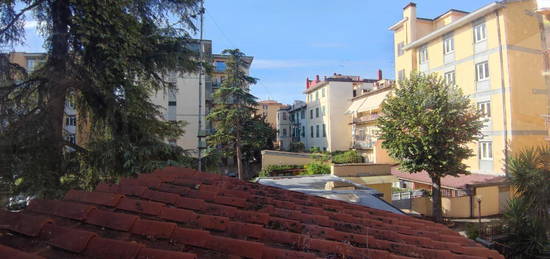 Quadrilocale da ristrutturare, su più livelli, Beccaria - Colombo, Firenze