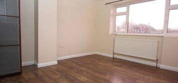 Maisonette to rent in Canford Avenue, Northolt UB5