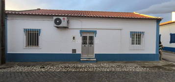 Moradia Térrea com quintal - Alentejo