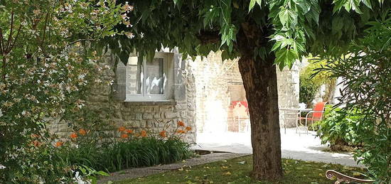 Maison lumineuse en pierre charentaise - 5 chambres - La Chapelle 16140 (Charente)