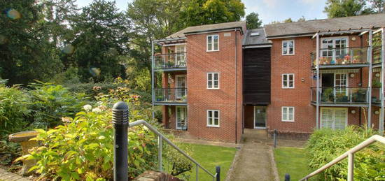 2 bedroom ground floor flat for sale