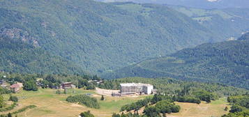 Monts d'Olmes (Arièges), à vendre studio-cabine entièrement équipé