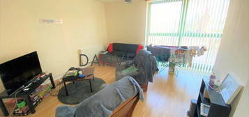 2 bedroom detached house