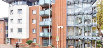 Flat for sale in Kingston Crescent, Portsmouth, Hampshire PO2