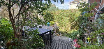 MAISON AVEC COUR/JARDINET ET REMISE A 10 KMS DE CASTELNAUDAR
