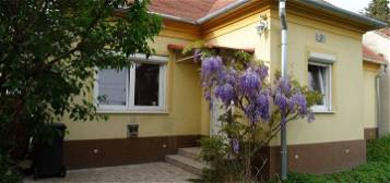 Sorházi ház egy panellakás áráért Győrszentivánon