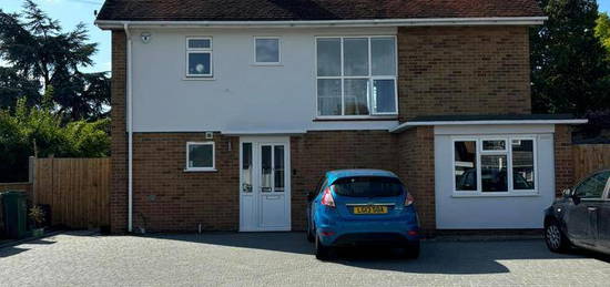 4 bedroom detached house to rent