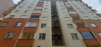 YOMRA DA SİTE İÇERİSİNDE SATILIK 3+1 DAİRE