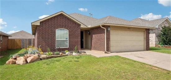 621 SW 38th Pl, Moore, OK 73160