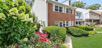 413 Towne House Unit 2nd Fl, Hauppauge, NY 11788