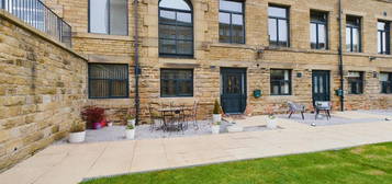 Flat to rent in Masons Mill, Salts Mill Road, Shipley BD17