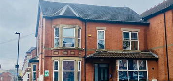 Flat to rent in Lenton Boulevard, Nottingham NG7