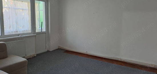 Vând apartament 3 camere, etaj1,Brăila,Hipodrom