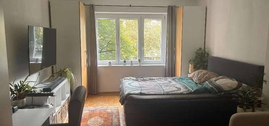 Großes WG-Zimmer (21m²) in 3er WG