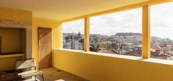 Penthouse T1+1 na Rua da Alegria - Vista Panorâmica e Charme Único no