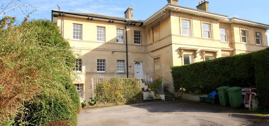 Flat to rent in Lansdown Crescent, Cheltenham GL50