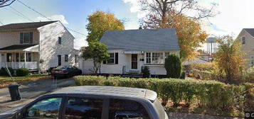 33-14 Norwood Dr, Fair Lawn, NJ 07410