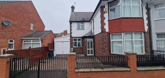 Semi-detached house to rent in Kimberley Road, Leicester LE2