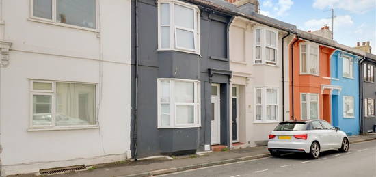 Terraced house to rent in Park Crescent Road, Brighton BN2