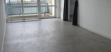 2 Zimmer Wohnung SENIORENANLAGE 40m2 hell EBK und Balkon