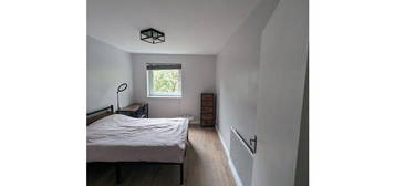 Room to rent in Grove Street, London SE8