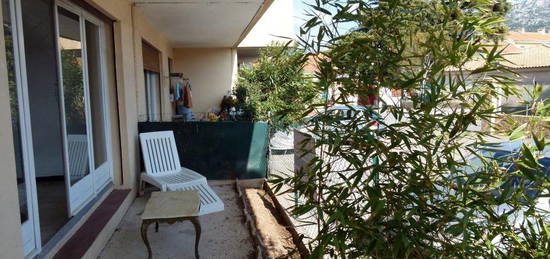 APPARTEMENT T1 AVEC PARKING - LES ROUTES - TOULON