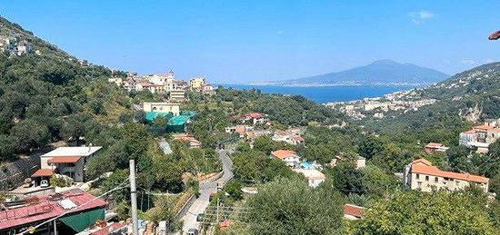 Vico equense- 3 vani con terrazzo e vista mare