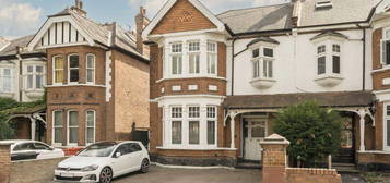 Flat for sale in Oakley Avenue, London W5