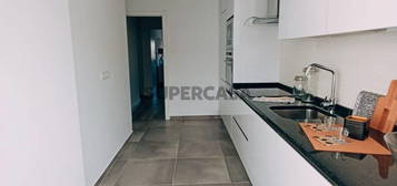 Apartamento T1 remodelado com mezzanine em Benfica